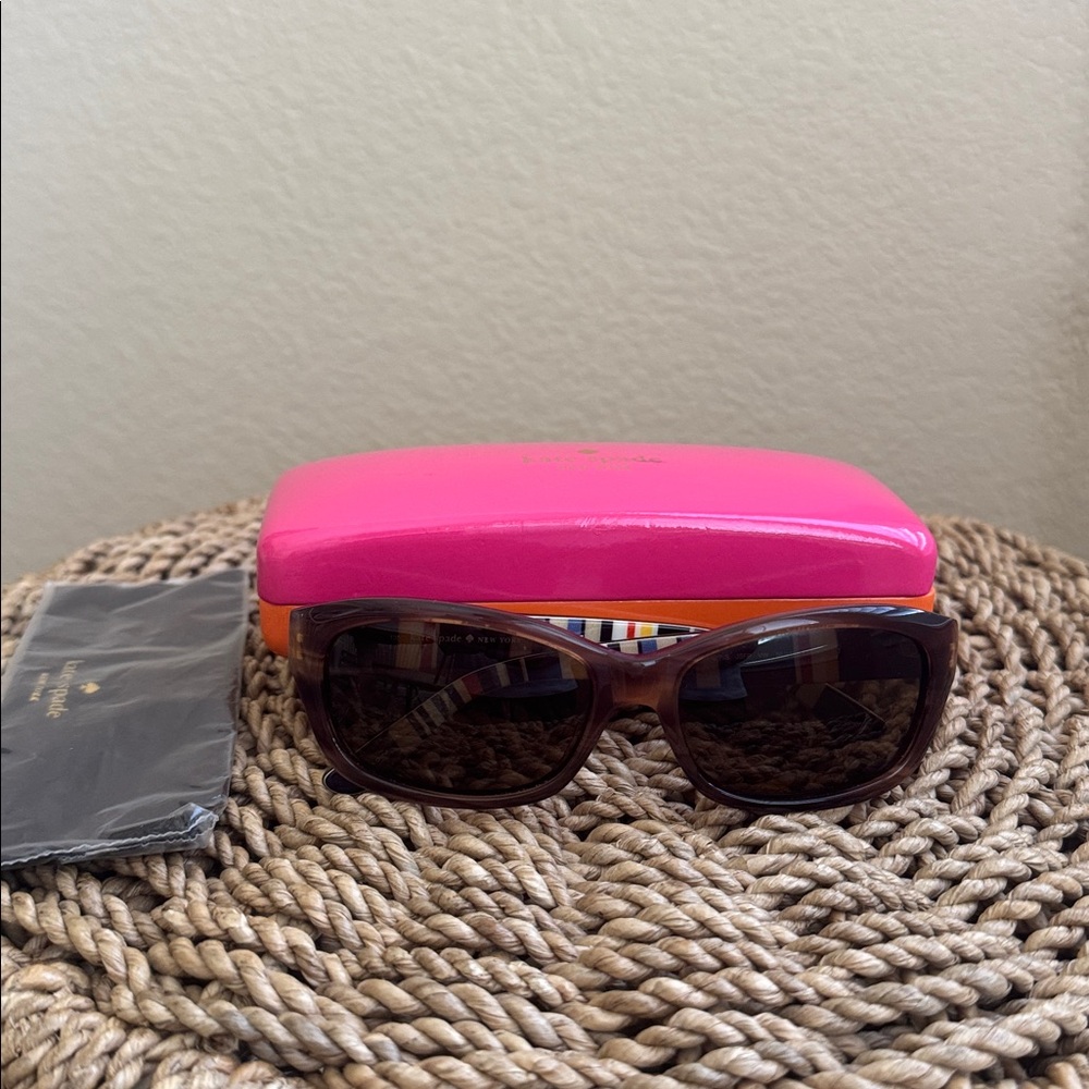 Kate Spade brown “Ginnie” Polarized Sunglasses w/ case & unopened cleaning cloth